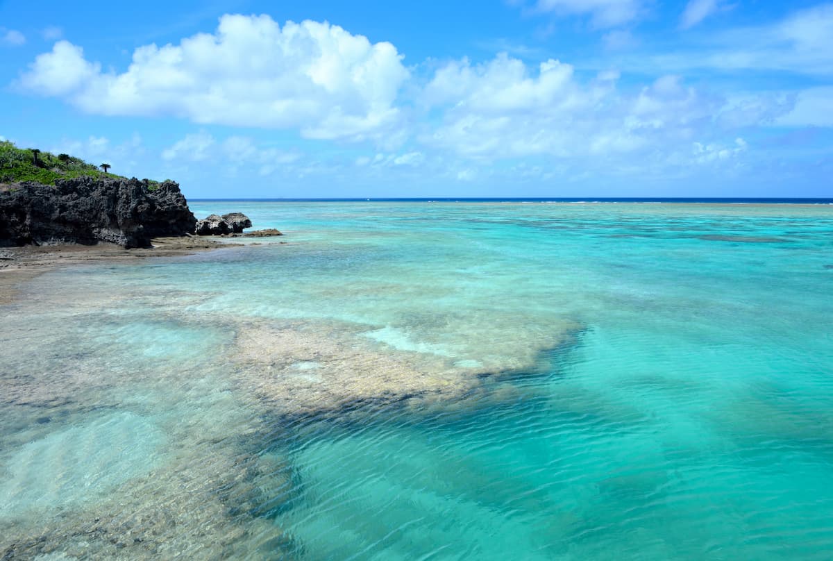 日本のモルディブ？！沖縄本島北部からフェリーで行ける楽園『与論島』は珊瑚礁でできた島