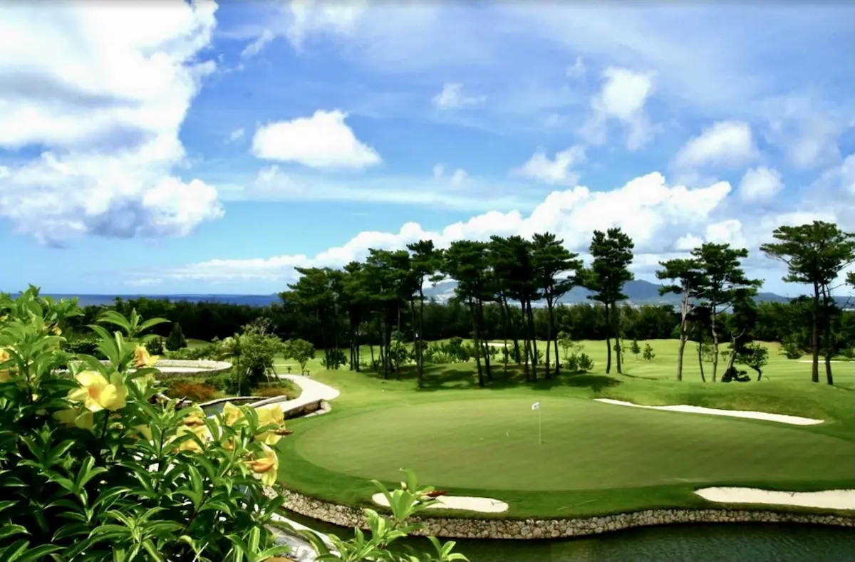 沖縄屈指のゴルフ場「かねひで喜瀬カントリークラブ」にて、2泊3日ゴルフプレー付きの無料体験モニター8名様を募集！