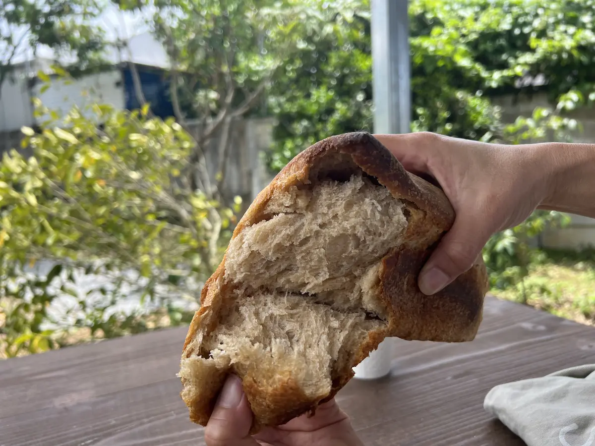 読谷村のパン屋『commons(コモンズ)』レビュー／酵母の酸味がほんのり、ふわふわモチモチパン